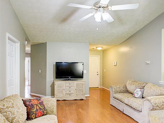 5th image of 359 Autumn Lake Dr