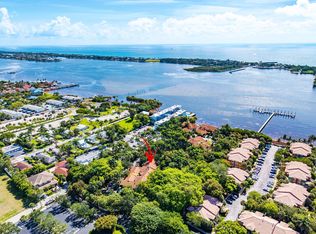 16 Via Lago, Boynton Beach, FL 33435