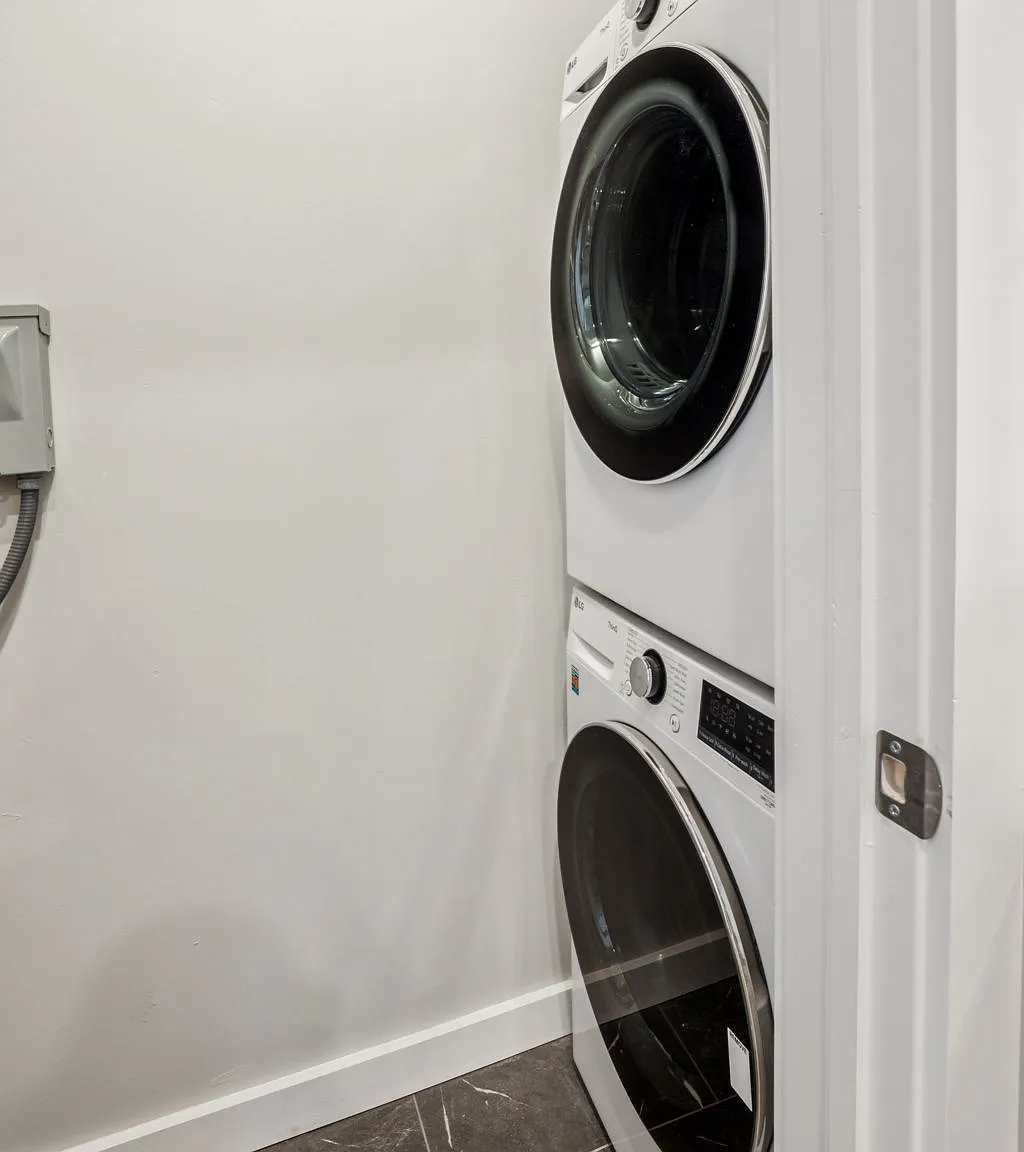 1 bed, 737 sqft, $2,410 — Photo 4