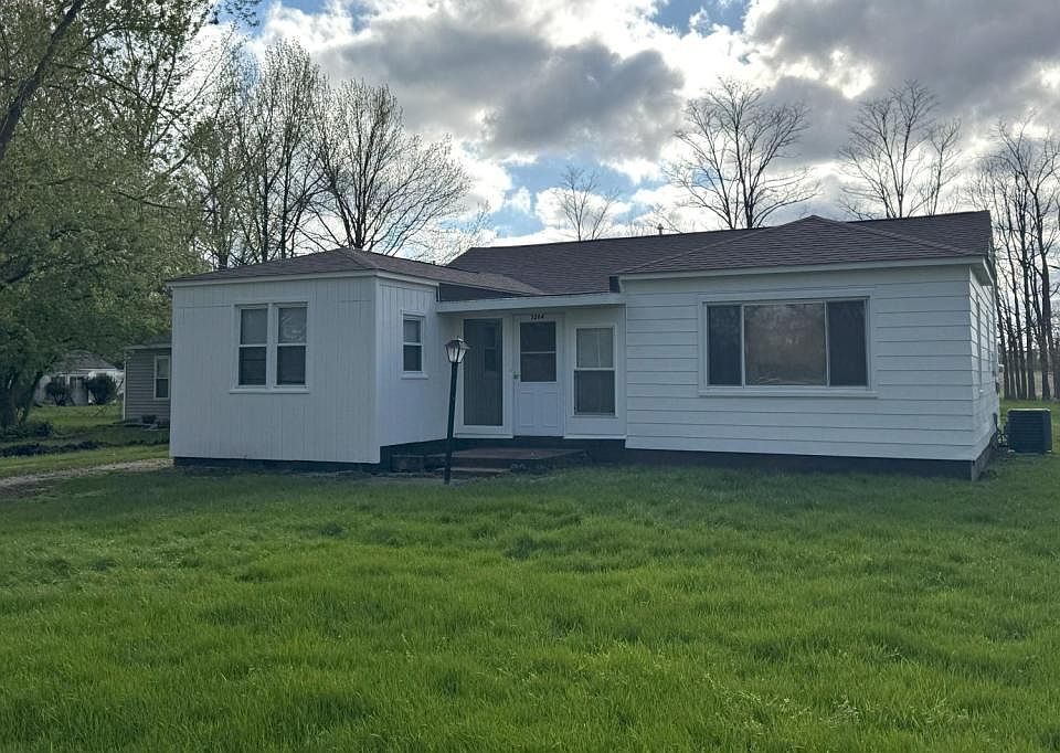 1st image of 3264 Clover Dr