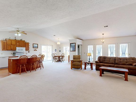 2nd image of 1239 Clubhouse Dr
