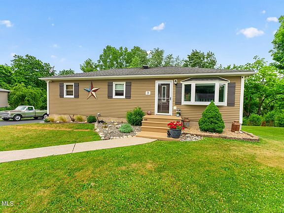 5th image of 1305 Maple Hill Road