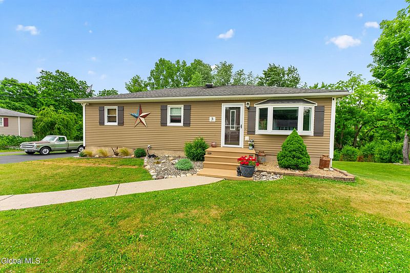 5th image of 1305 Maple Hill Road