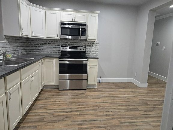 4th image of 621 E 8th St