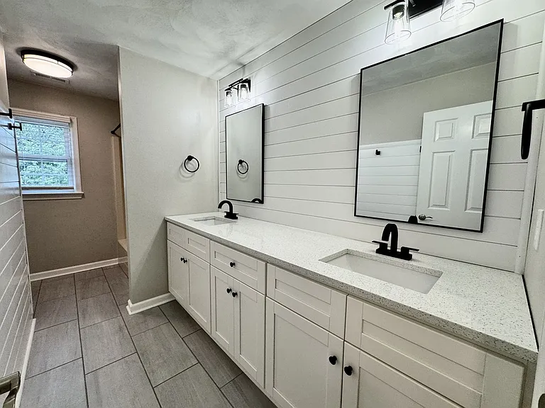 965 Commodore Dr — Photo 39