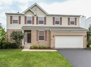 117 Summit Dr, Gilberts, IL 60136