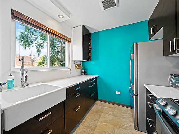 3rd image of 1657 W Farwell Ave APT 2C