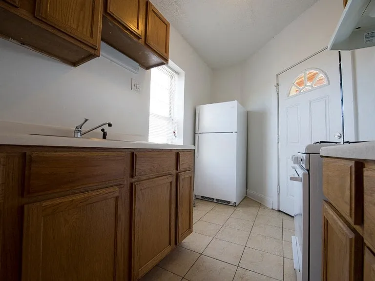 6829 S King Dr — Photo 5