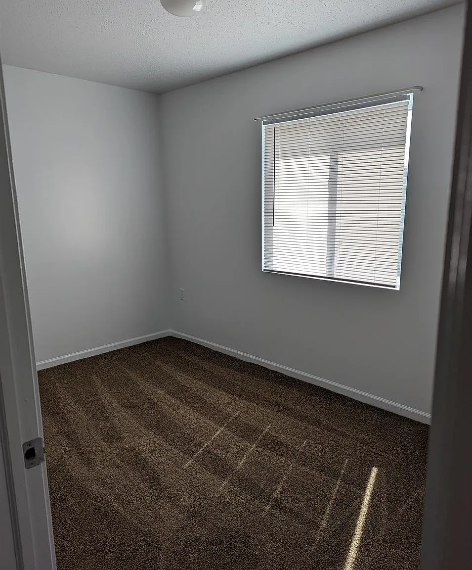 JAMESTOWN APTS__111 — Photo 3