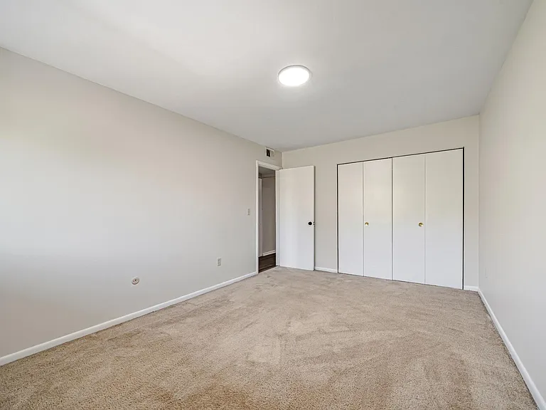 Brooklane Manor Apartments — Photo 75