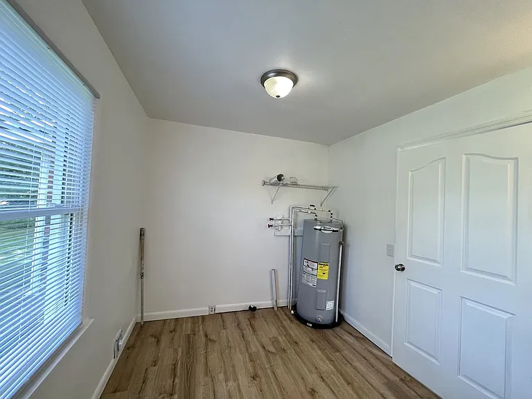 481 McQuade Cir — Photo 7