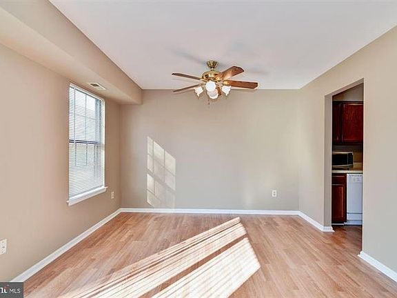 5th image of 106 Allens Ln #104