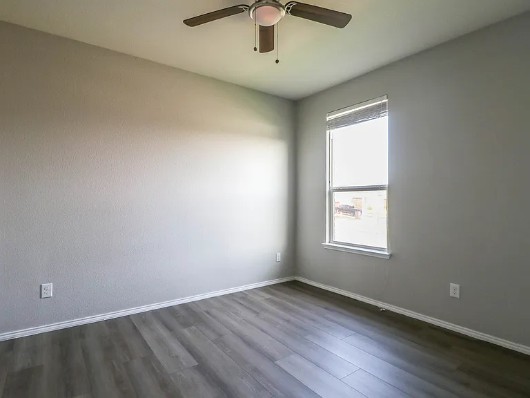 7425 Bronsind Trl — Photo 15