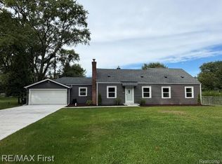 16045 Oporto St, Livonia, MI 48154