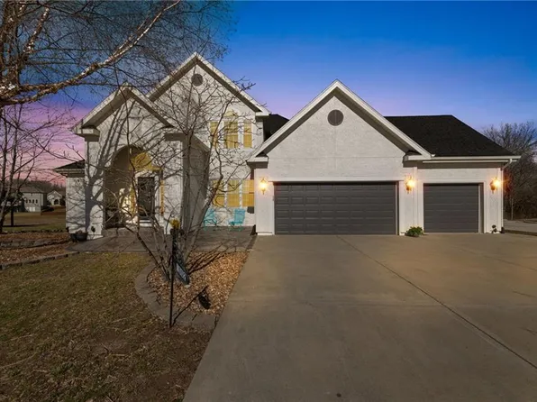 1902 Victory Ln, Kearney, MO 64060