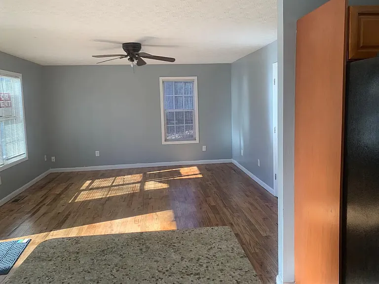194 Lake Dr — Photo 4