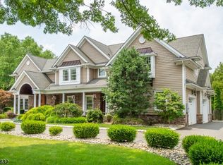 23 Jorgensen Ln, Fairfield, NJ 07004