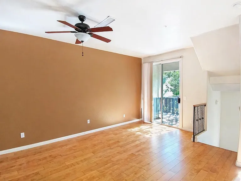105 W Commerce Ct — Photo 7