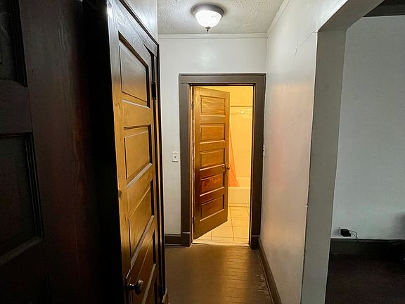 5th image of 10000 Lamont Ave