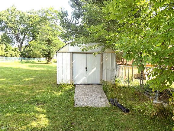 5th image of 1094 Moneta Ave