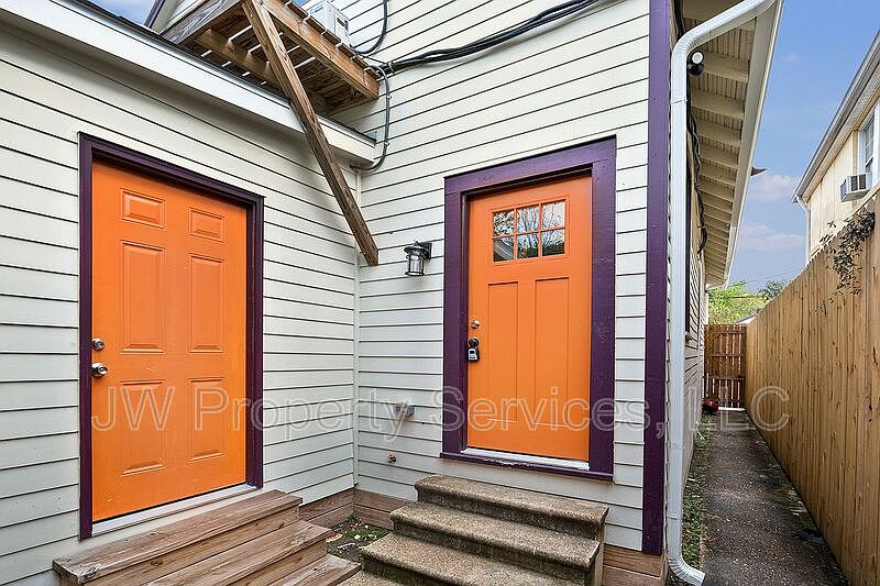 1st image of 2120B New Orleans St