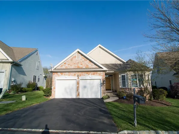 5086 Valley Stream Ln, Macungie, PA 18062