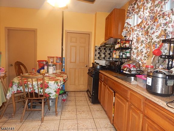 3rd image of 626 Fulton St