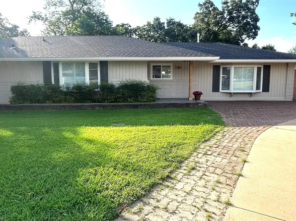 10 E 31st Pl, Sand Springs, OK 74063