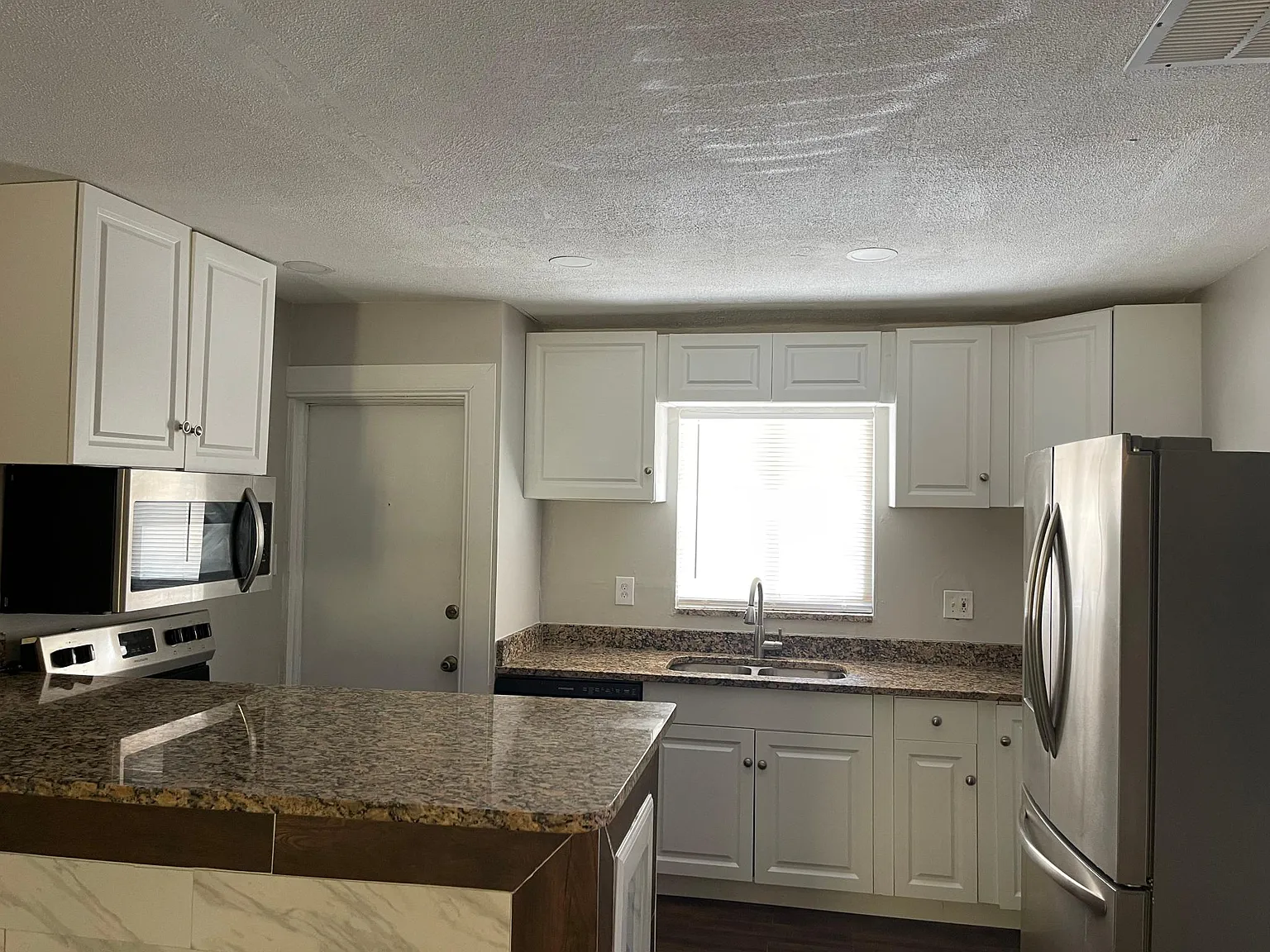2 bed, 819 sqft, $1,750 — Photo 3