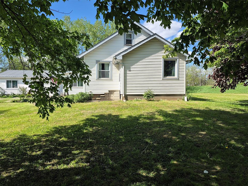 1st image of 601 Railroad St