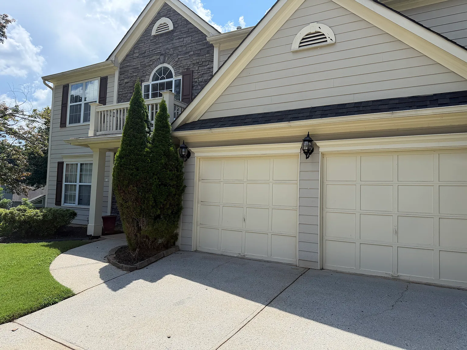 4 bed, 2.5 bath, 2540 sqft, $2,550 — Photo 2