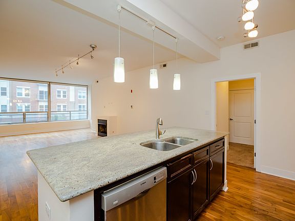 3rd image of 525 Kedzie Ave #405