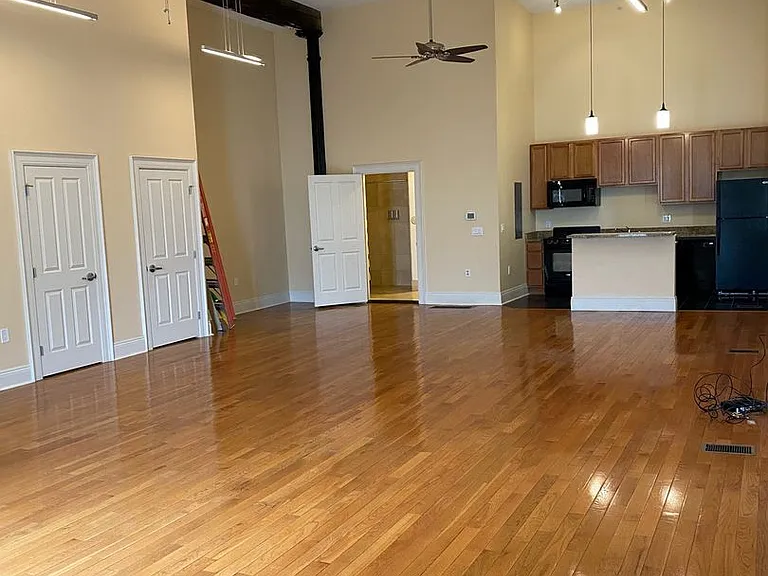 401 N Brady St — Photo 2