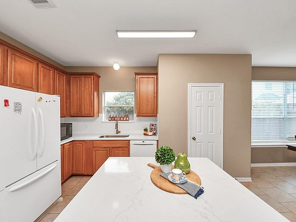 4th image of 611 Mosman Ct