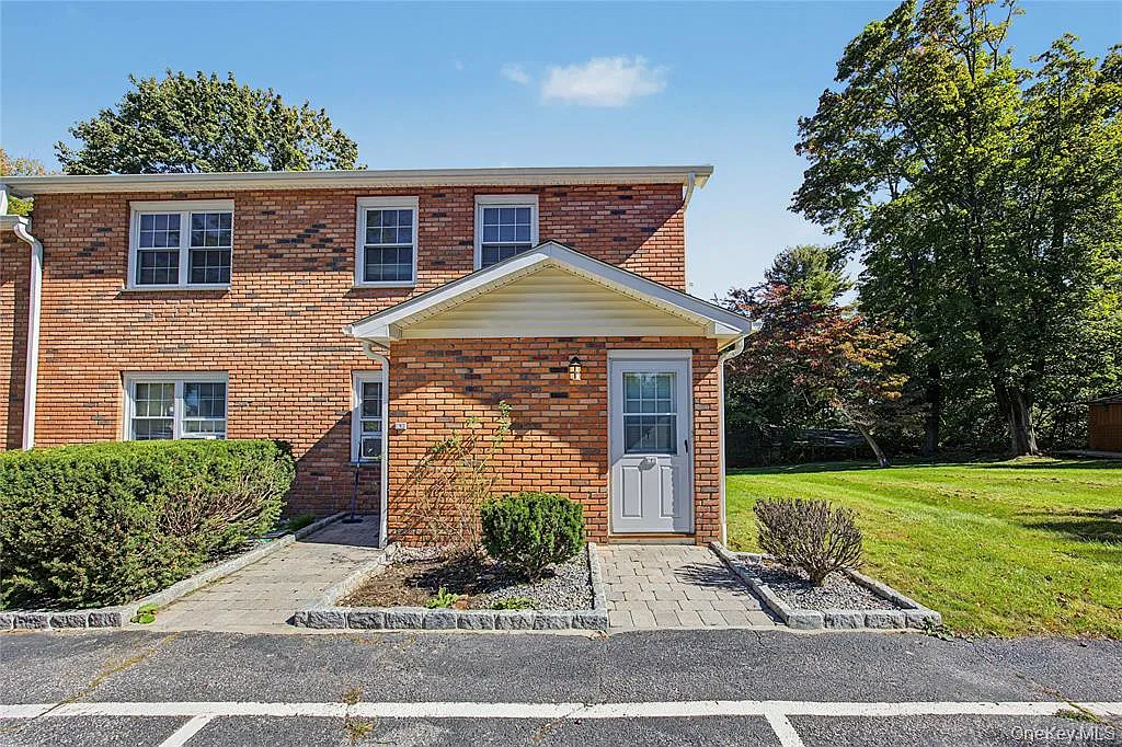 2 bed, 800 sqft, $2,250 — Photo 1