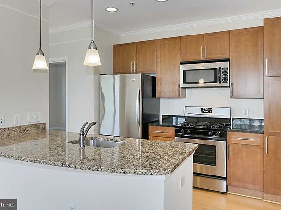 5th image of 444 W Broad St Unit 429