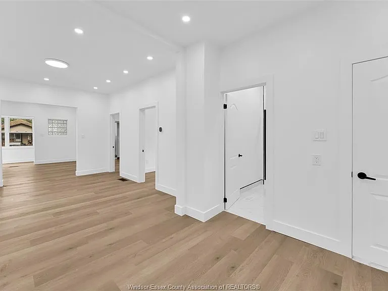497 McKay Ave — Photo 14