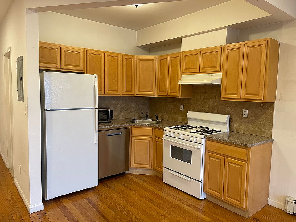 1st image of 20-20 Steinway St #2