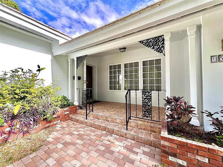 1506 Delgado Ave — Photo 3