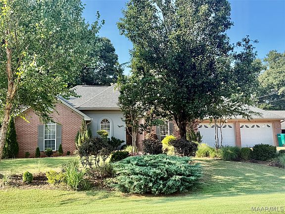 3rd image of 32 Gardendale Dr