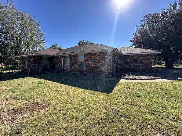 1112 Val Genes Rd, Edmond, OK 73003