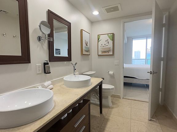 4th image of 485 Brickell Ave #Id1232244p