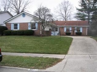 402 Ridgewood Dr, Fairborn, OH 45324