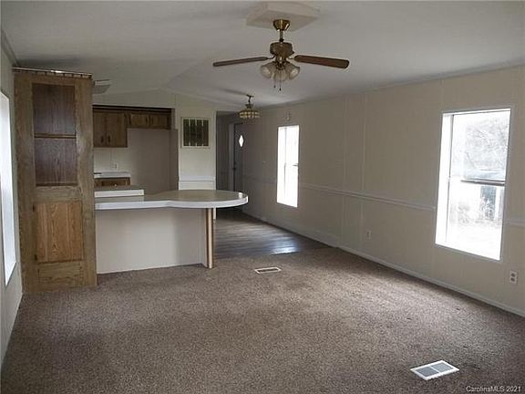 5th image of 146 Thornwood Ln