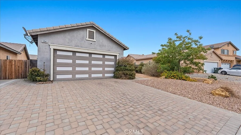 3 bed, 1432 sqft, $2,550 — Photo 2