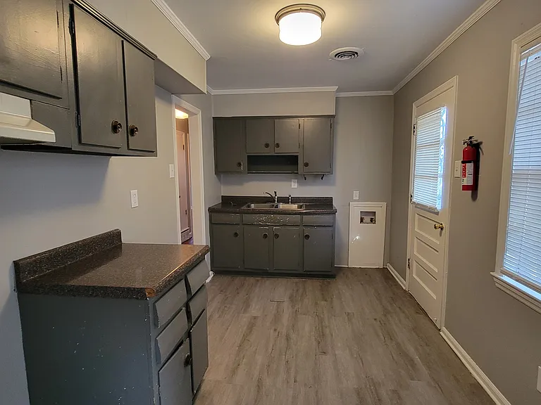 3912 Callahan Dr — Photo 4