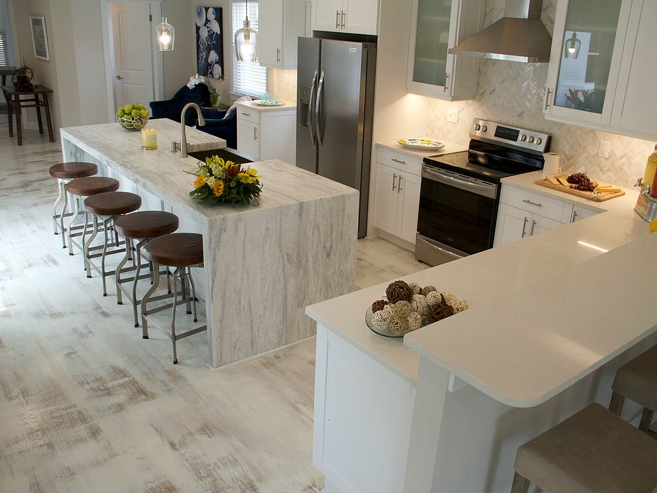 1st image of 8 Pennington Cir