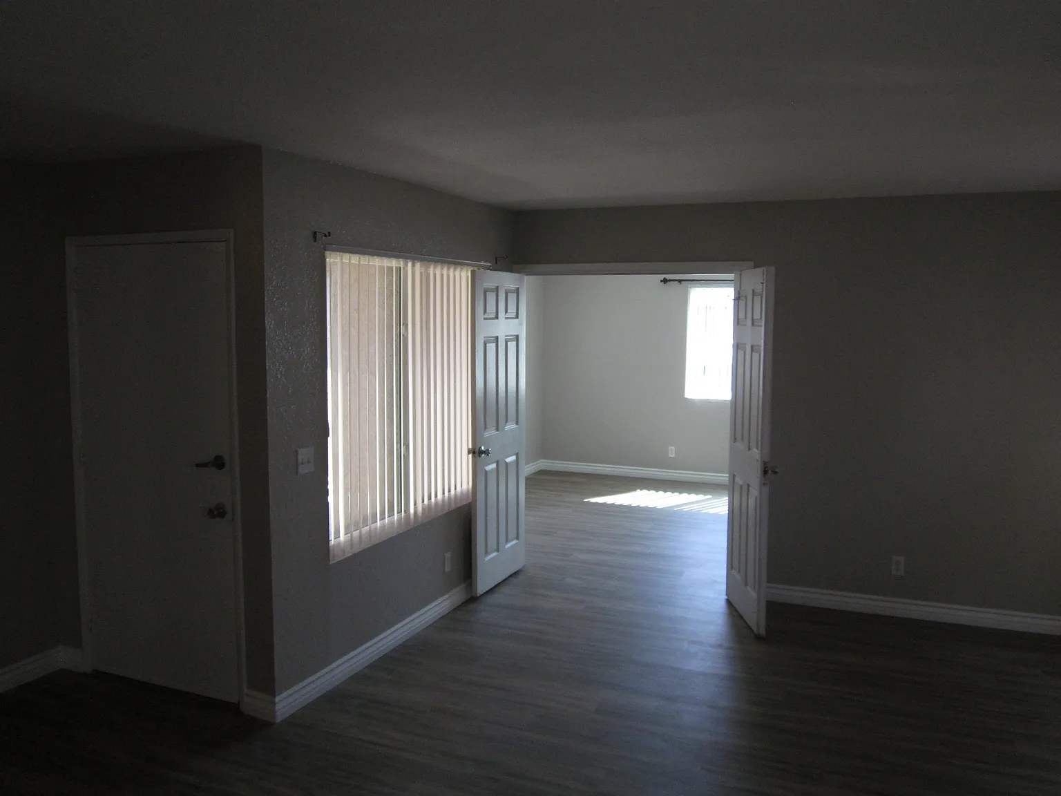3 bed, 1328 sqft, $4,350 — Photo 3