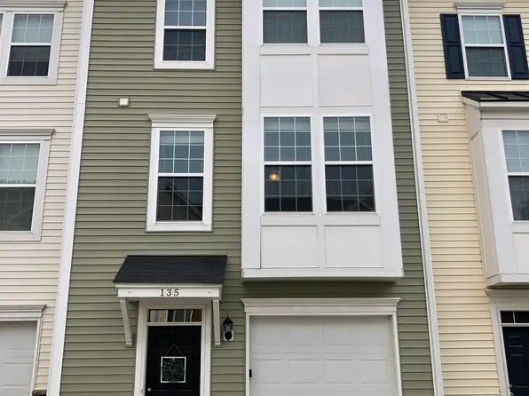 135 Woodside Dr, Morgantown, WV 26508