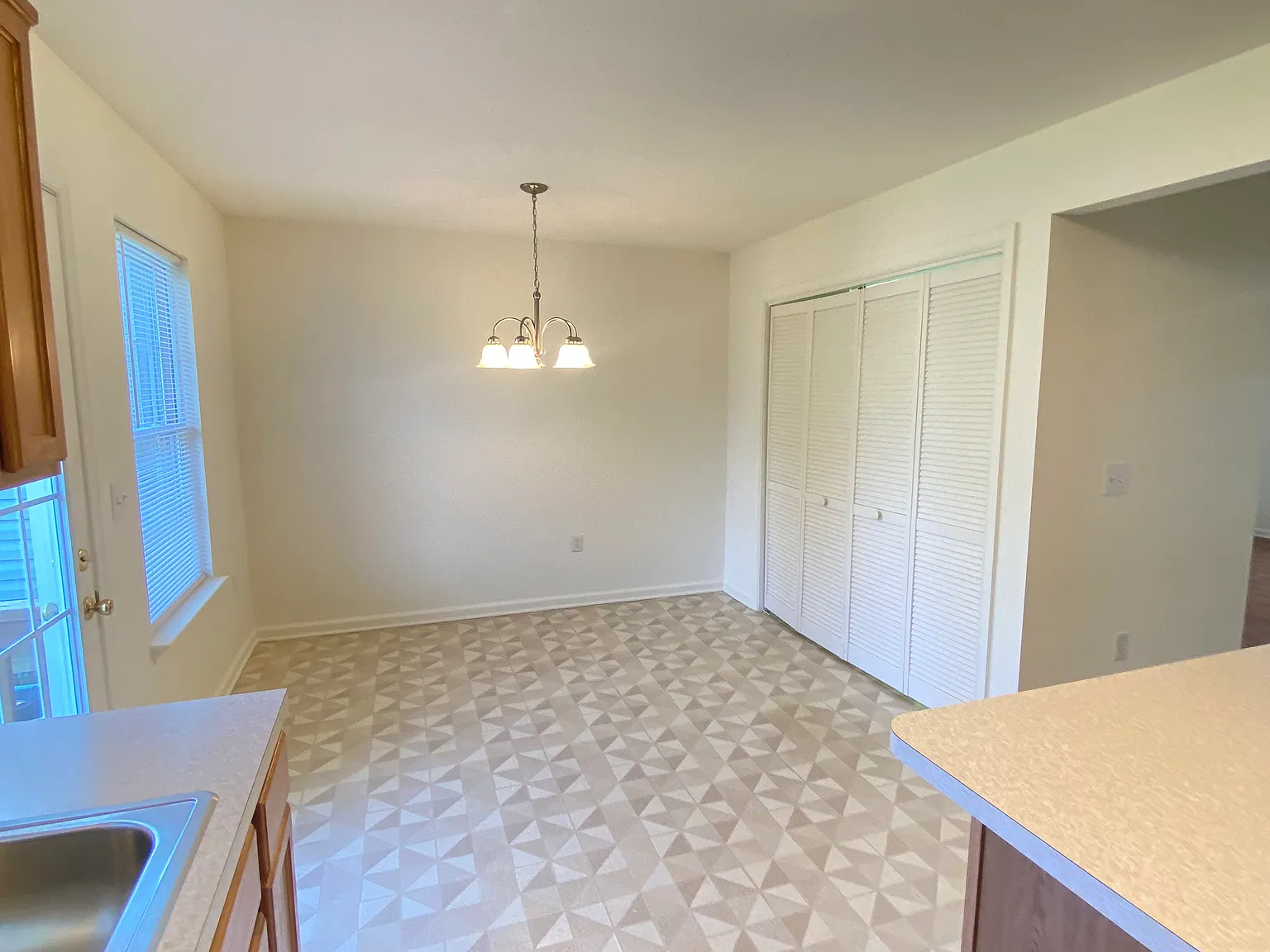 3 bed, 1.5 bath, 1254 sqft, $1,890 — Photo 4